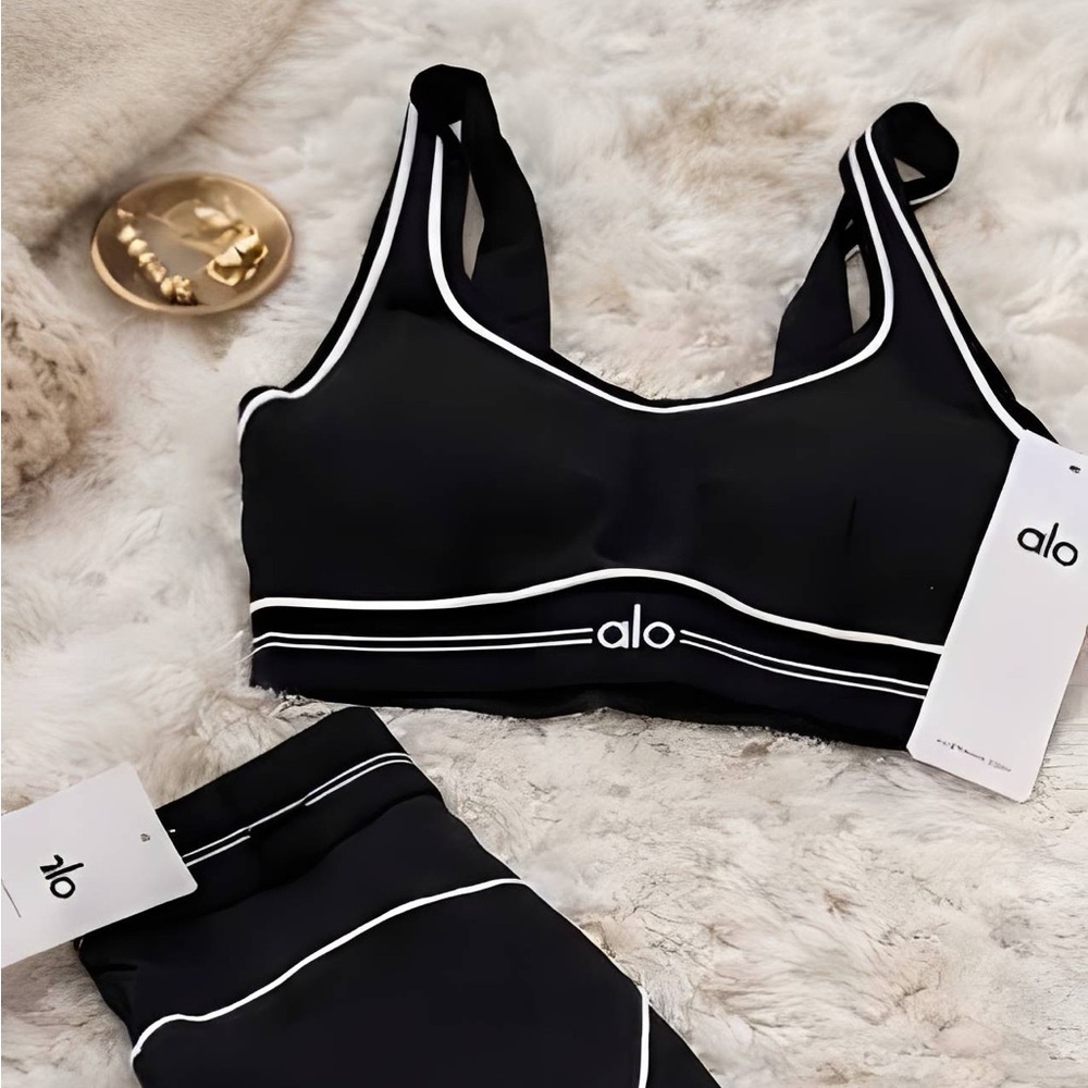 [NEVER WORN] Alo Women’s Black Contrast-Trim Sports Set - Picture 3 of 5